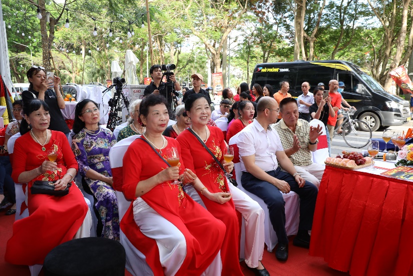 Lễ trao giải diễn ra long trọng với sự tham gia của đông đảo quý khách hàng, đại diện cơ quan báo chí & đại diện thương hiệu Poongsan.